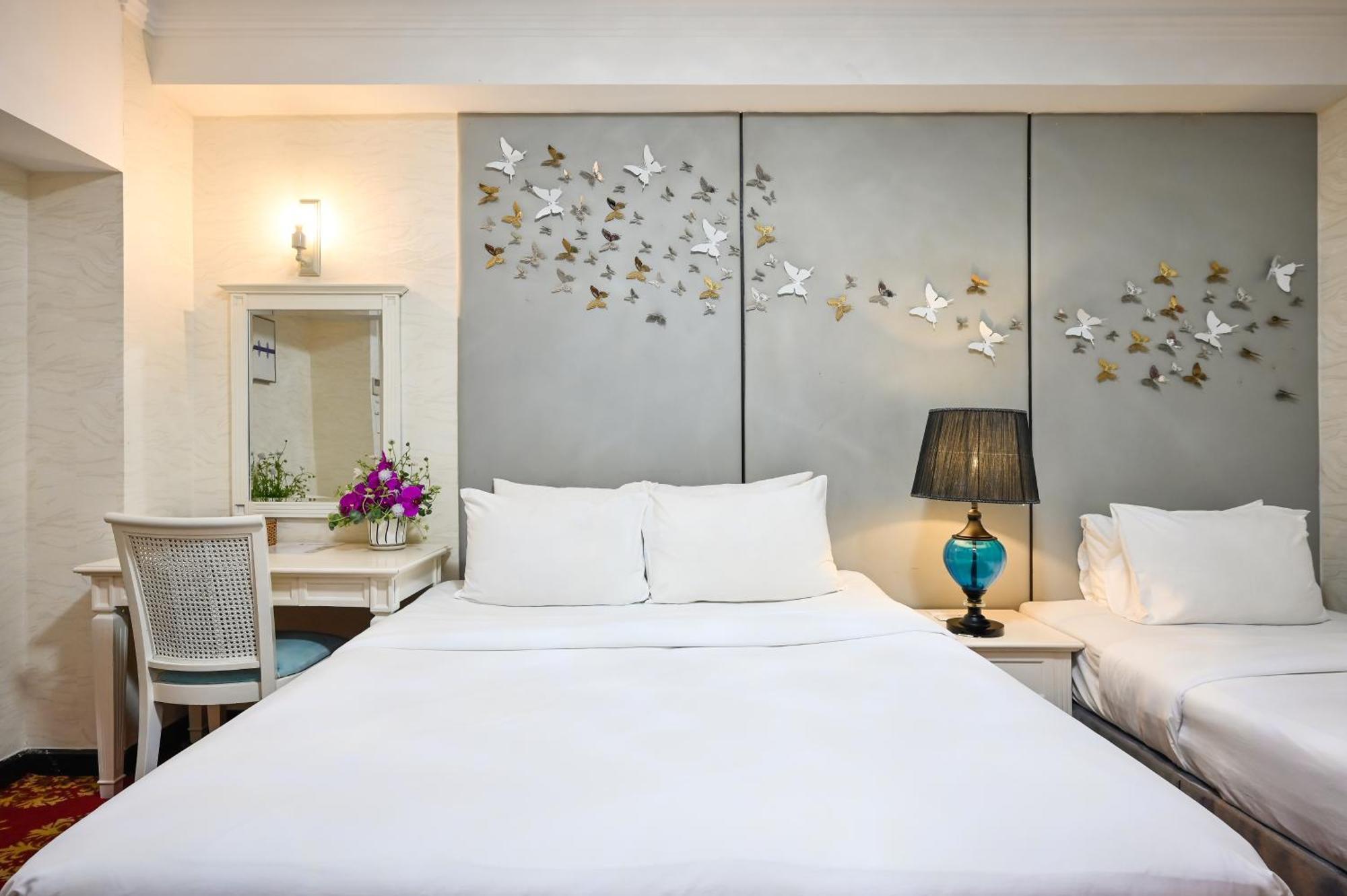 California Saigon Hotel & Rooftop Pool Хошимін Номер фото
