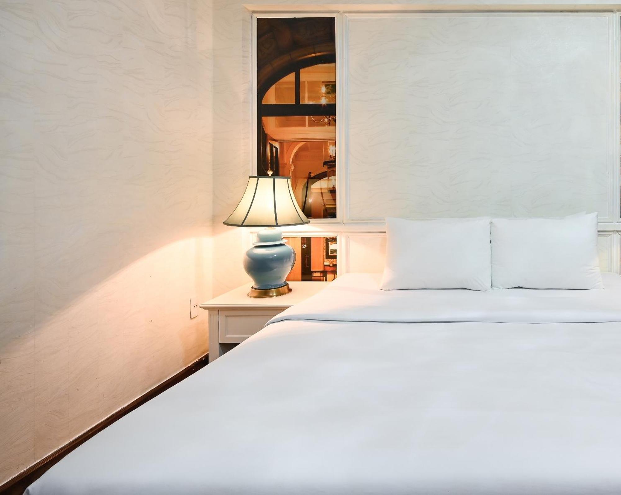 California Saigon Hotel & Rooftop Pool Хошимін Номер фото