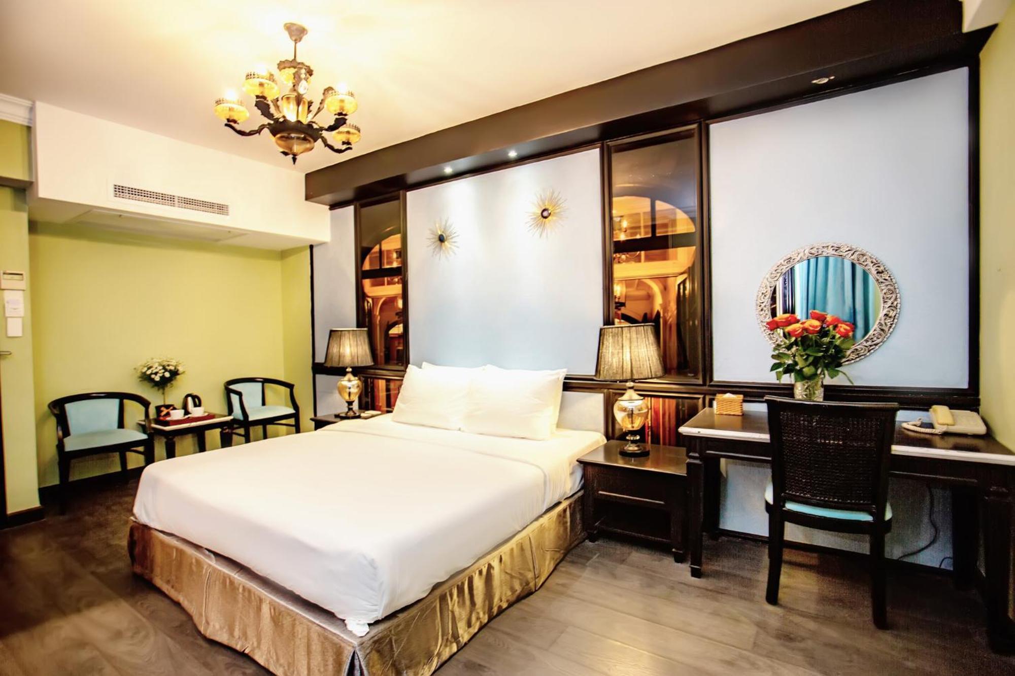 California Saigon Hotel & Rooftop Pool Хошимін Номер фото